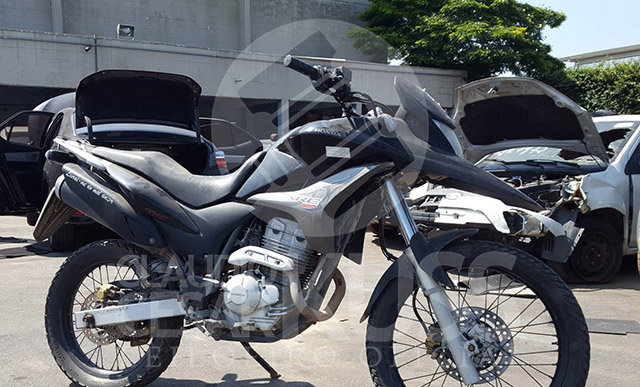 LOTE 019 - HONDA XRE 300 2010