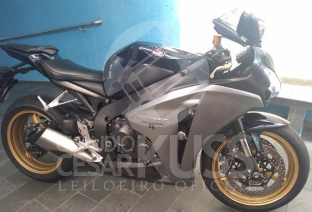 LOTE 010 - Honda - CBR 1000 RR Fire Blade 2009