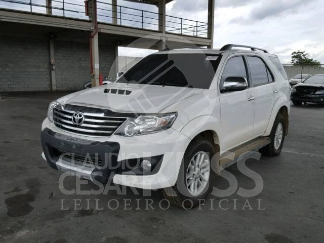 LOTE 023 - Toyota Hilux SW4 3.0 TDI 4x4 SRV 7L 2014