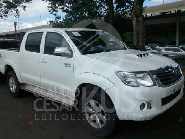 LOTE 036 - Toyota Hilux 3.0 TDI 4x4 CD SRV Top 2015