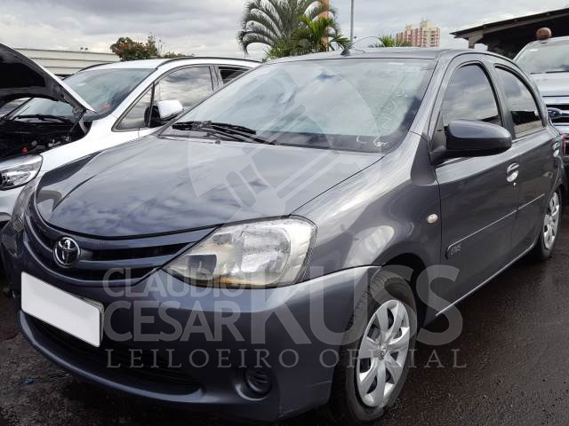 LOTE 035 - TOYOTA ETIOS XS 1.5 16V Manual 2015