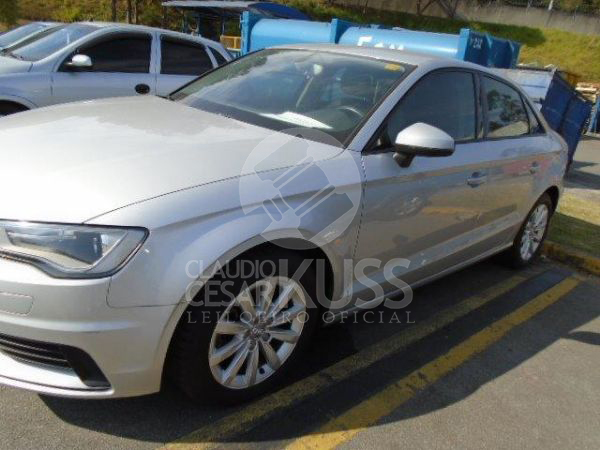 LOTE 002 - Audi A3 Sedan LM 1.4 2014